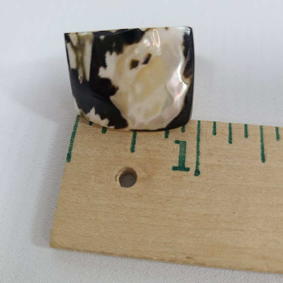 Vintage Black White Shell Cuff Bracelet and Ring Carved From Single Piece - Picture 12 of 12